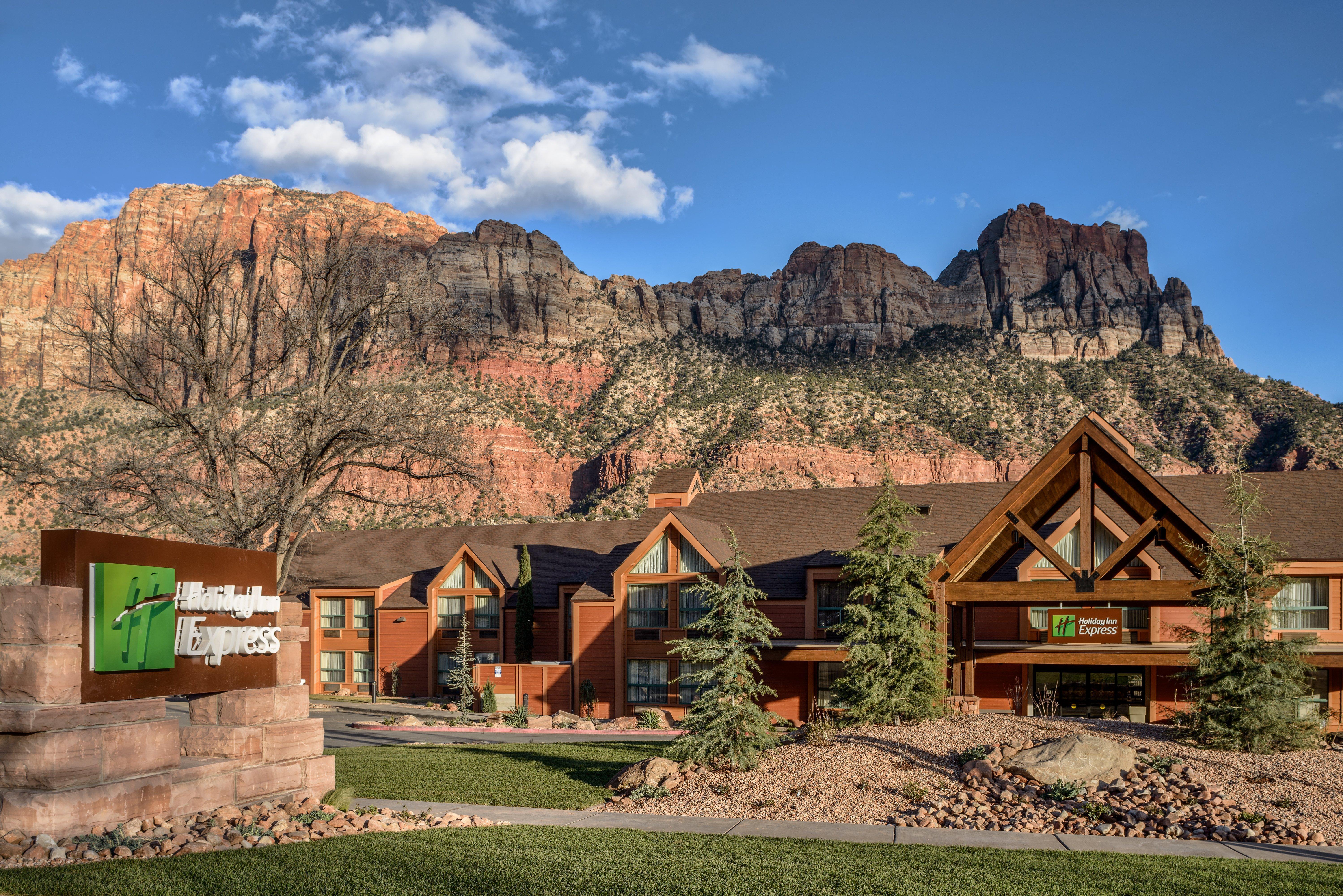 Holiday Inn Express Springdale - Zion National Park Area, An Ihg Hotel Exterior photo